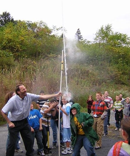 This Kit Lets You Make Rockets Out Of Water Bottles